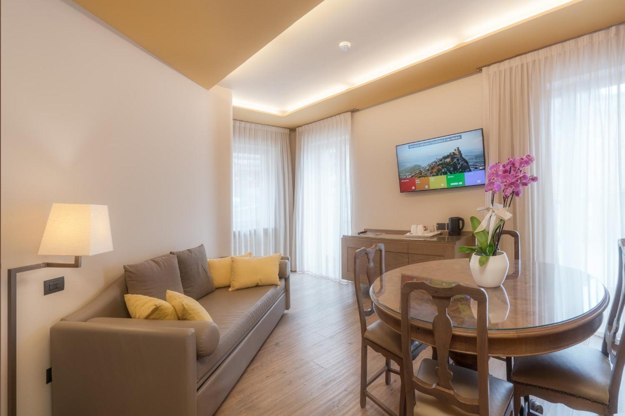 Titano Suites San Marino Exteriör bild