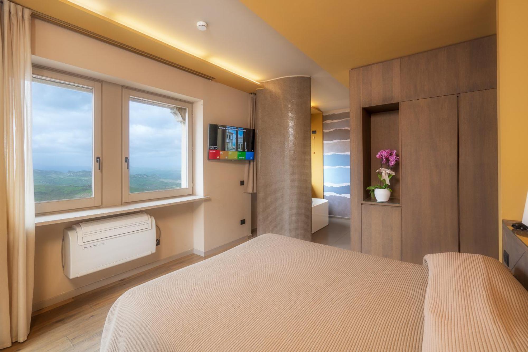 Titano Suites San Marino Exteriör bild