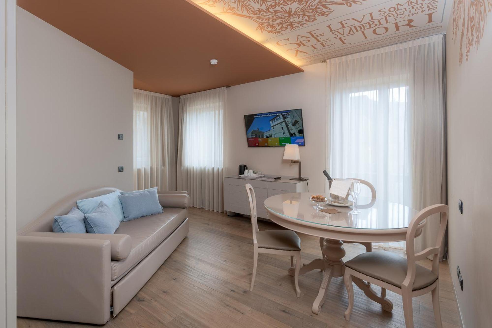 Titano Suites San Marino Exteriör bild