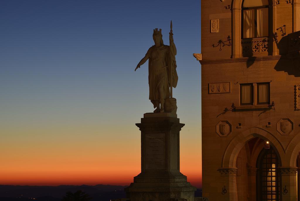 Titano Suites San Marino Exteriör bild