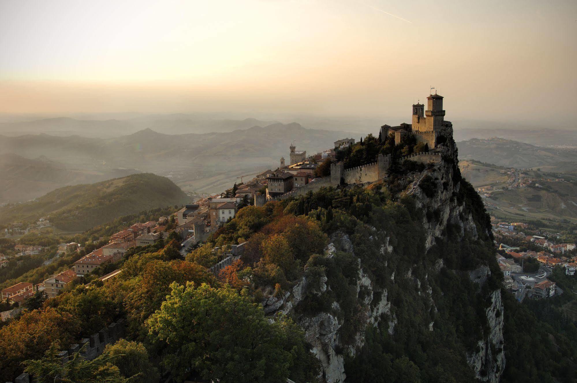 Titano Suites San Marino Exteriör bild
