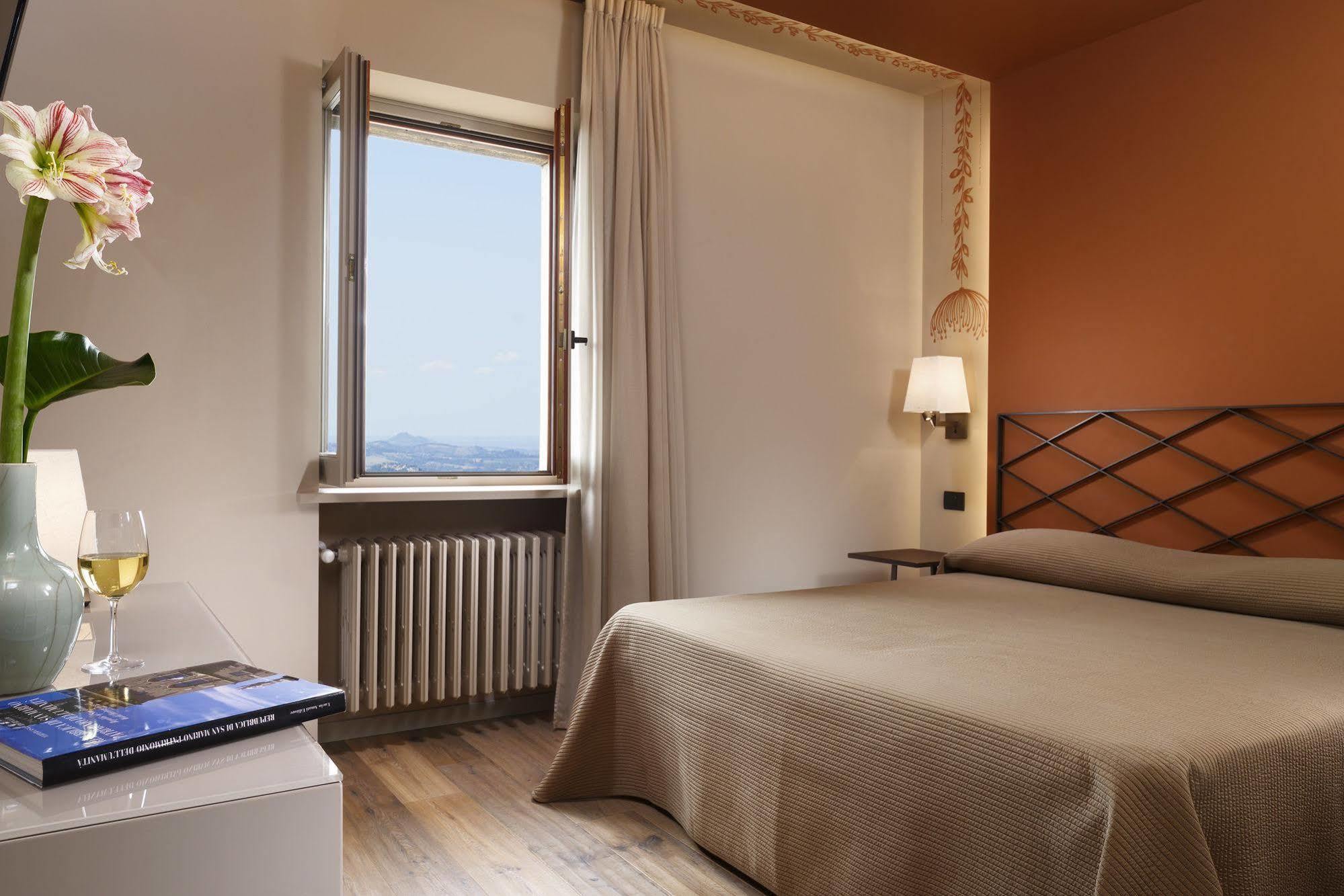 Titano Suites San Marino Exteriör bild