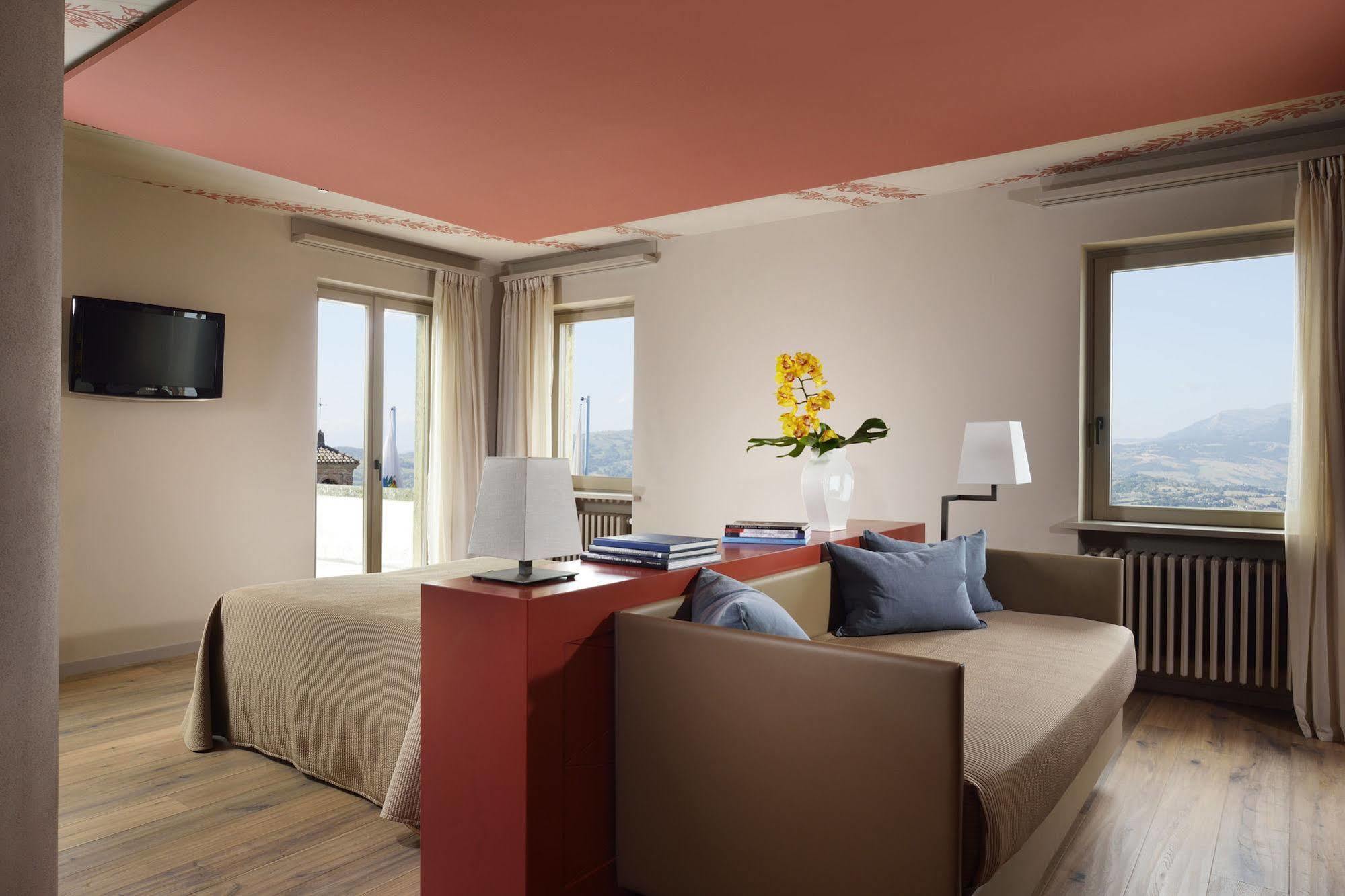 Titano Suites San Marino Exteriör bild